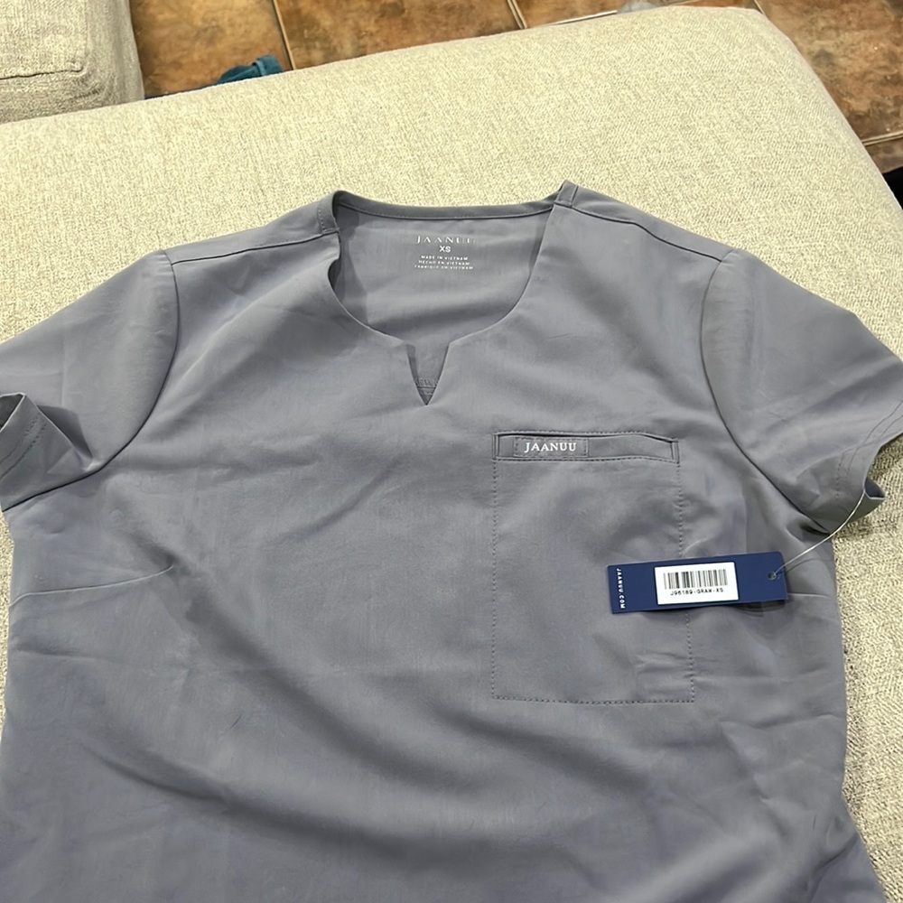XS Jaanuu scrub set. NWT